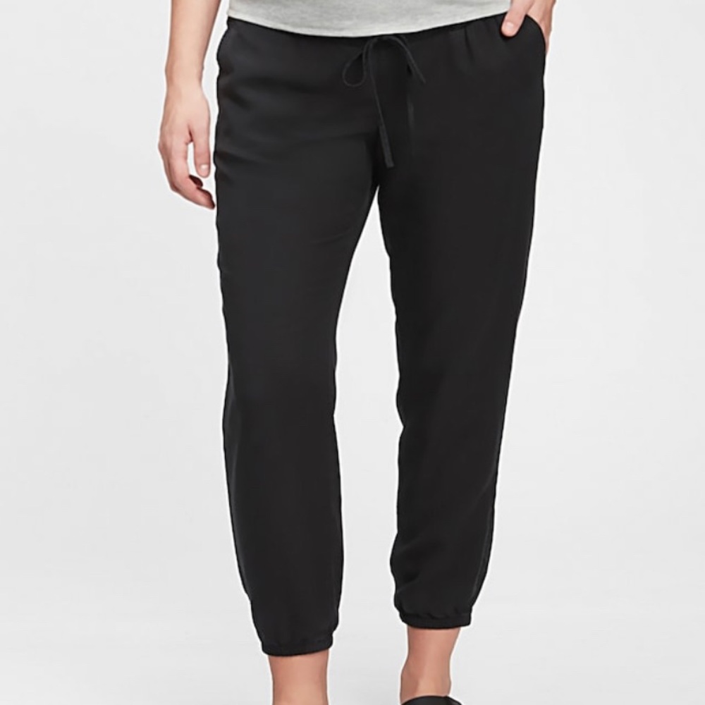 NWT Gap Maternity Black Joggers